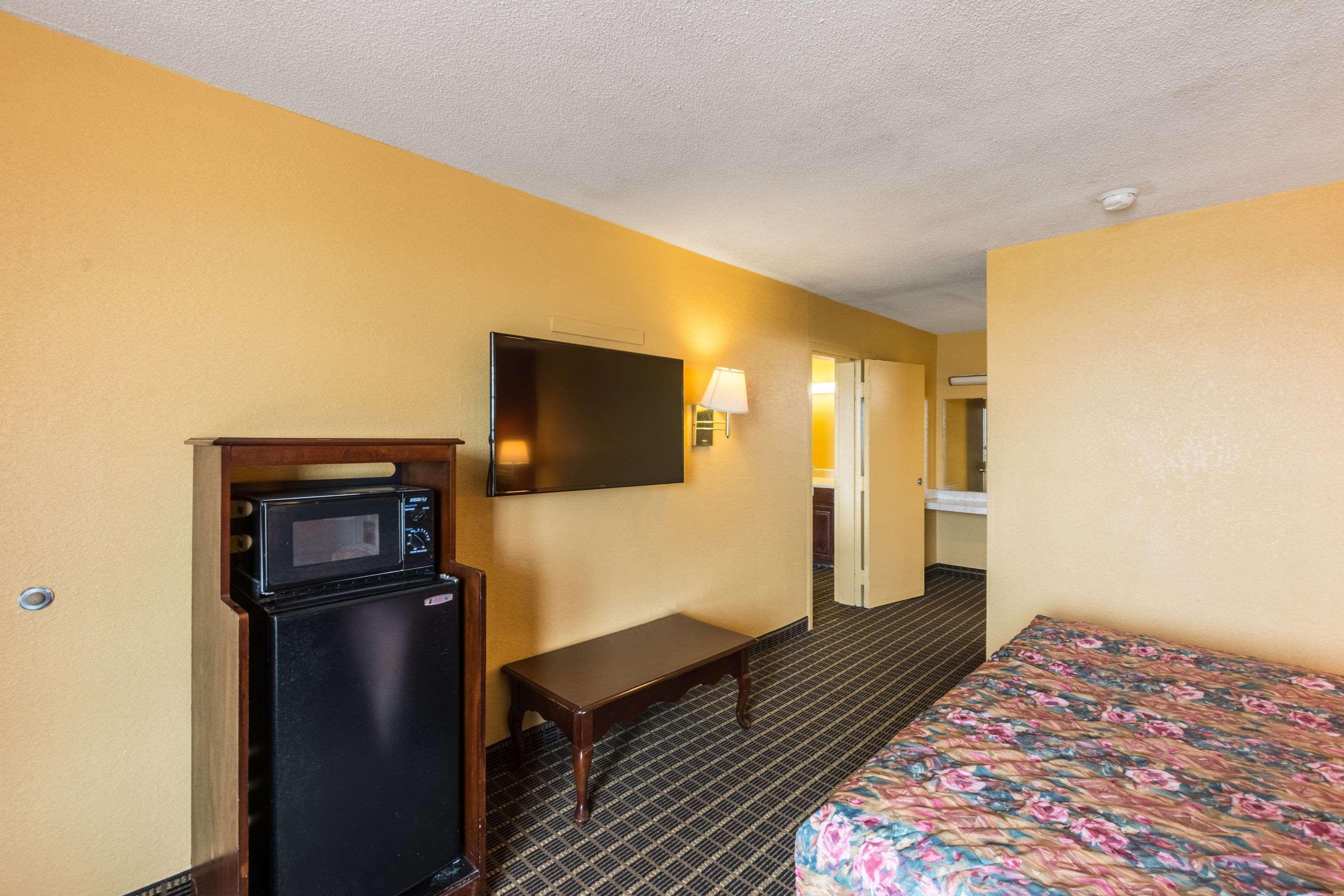 Econo Lodge Inn & Suites Orangeburg Kültér fotó